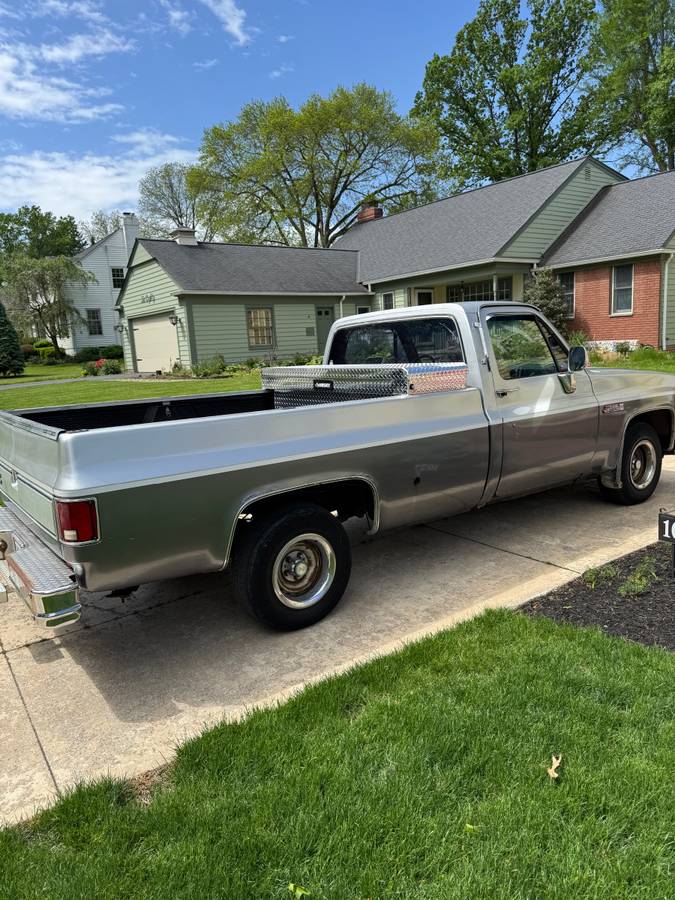 Gmc-Sierra.-classic-pickuptruck-1985-silver-2