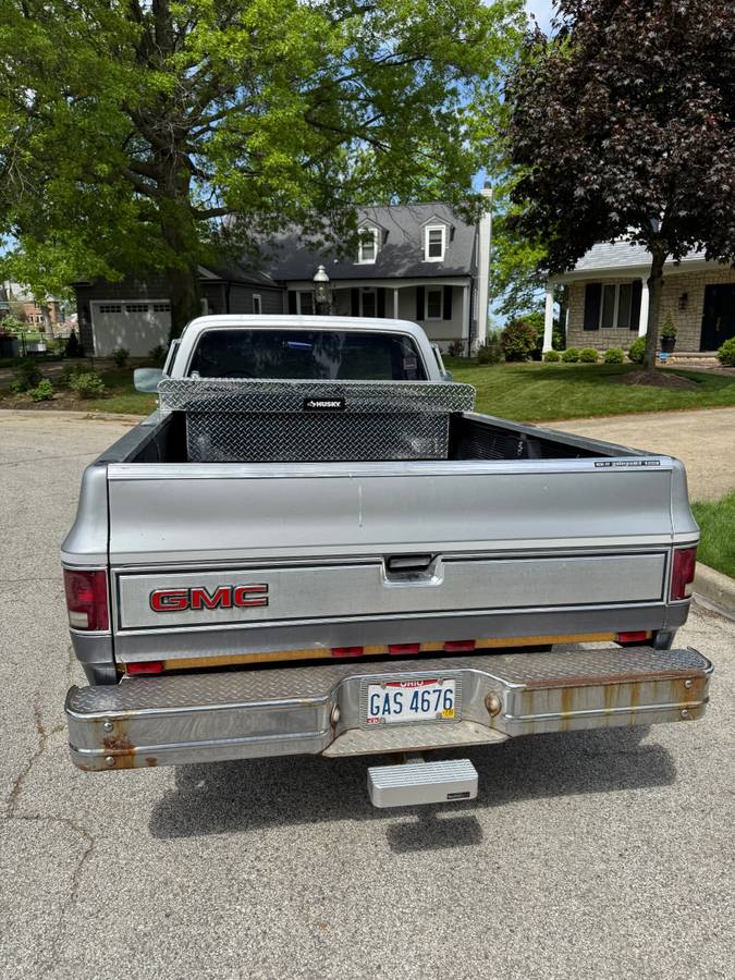 Gmc-Sierra.-classic-pickuptruck-1985-silver-4