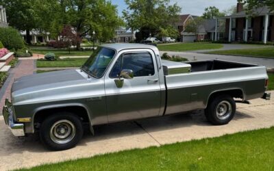 Gmc Sierra. classic pickuptruck  1985 silver