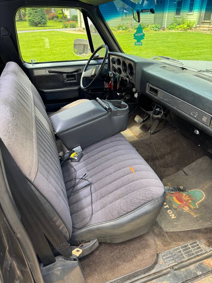 Gmc-Sierra.-classic-pickuptruck-1985-silver-8