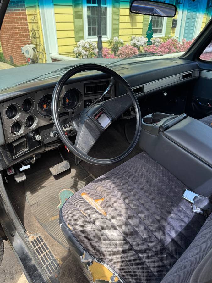 Gmc-Sierra.-classic-pickuptruck-1985-silver-9