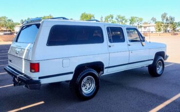 Gmc-Suburban-1500-4x4-1989-white-2
