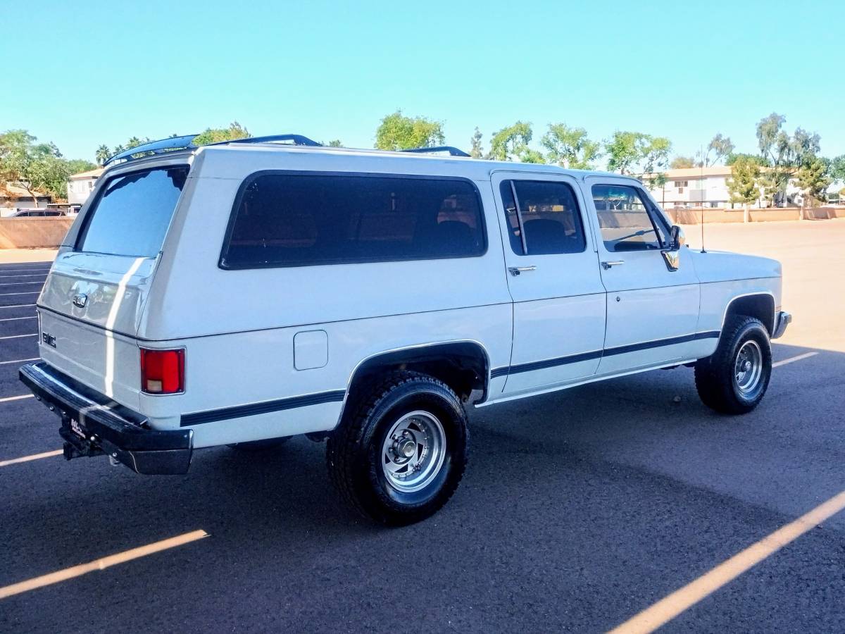 Gmc-Suburban-1500-4x4-1989-white-2