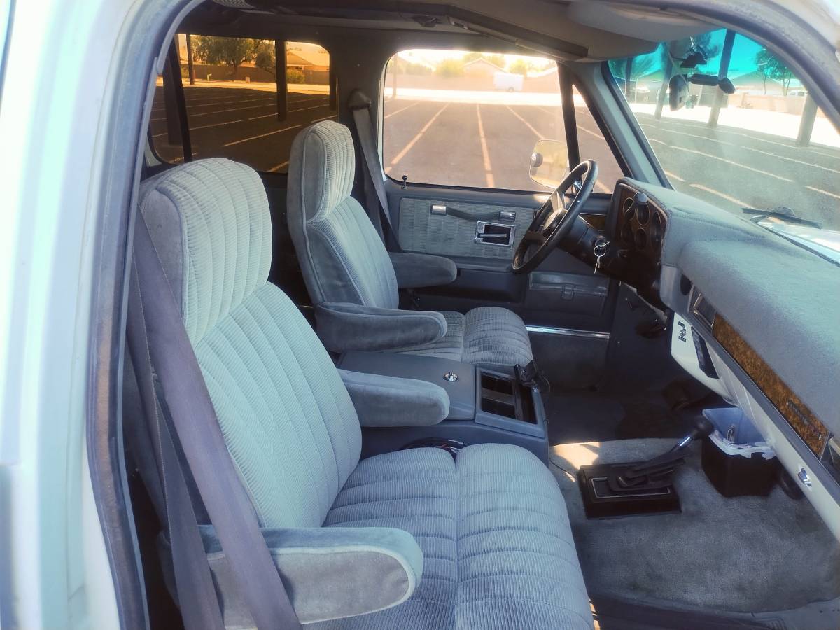 Gmc-Suburban-1500-4x4-1989-white-4