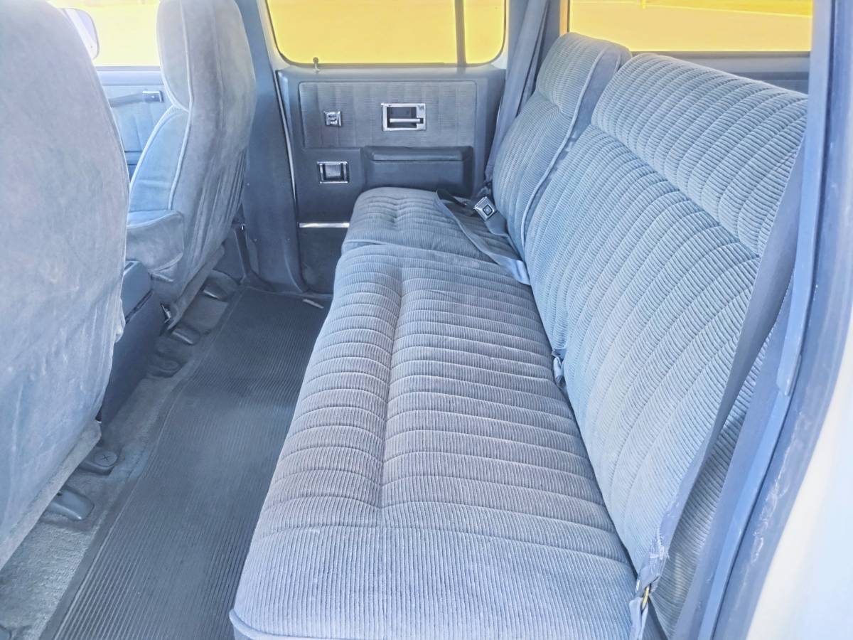 Gmc-Suburban-1500-4x4-1989-white-6