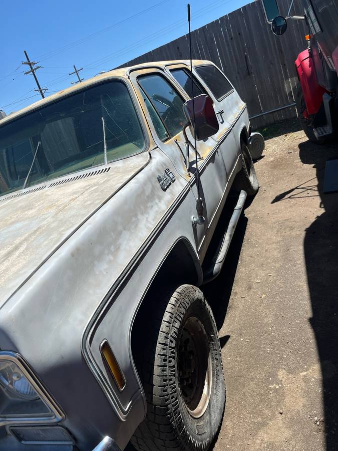Gmc-Suburban-2500-1976-blue-1