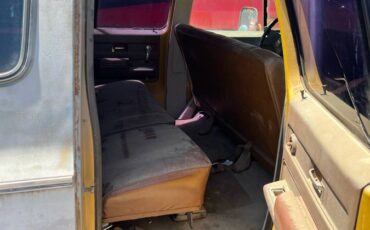 Gmc-Suburban-2500-1976-blue-2