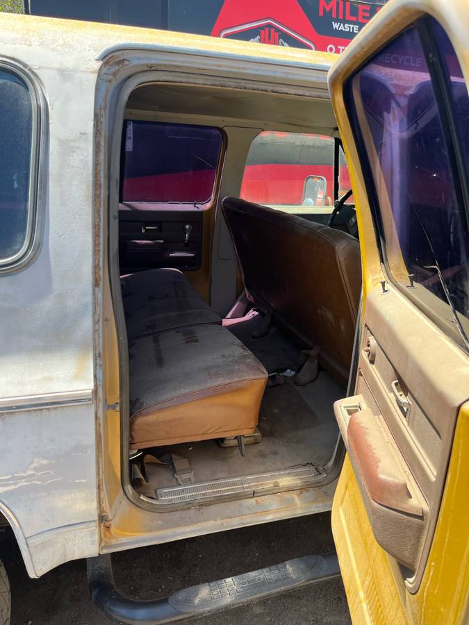 Gmc-Suburban-2500-1976-blue-2