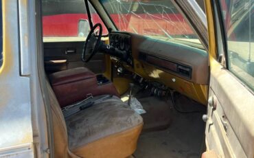 Gmc-Suburban-2500-1976-blue-3