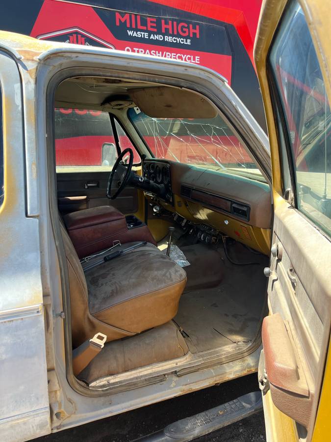 Gmc-Suburban-2500-1976-blue-3