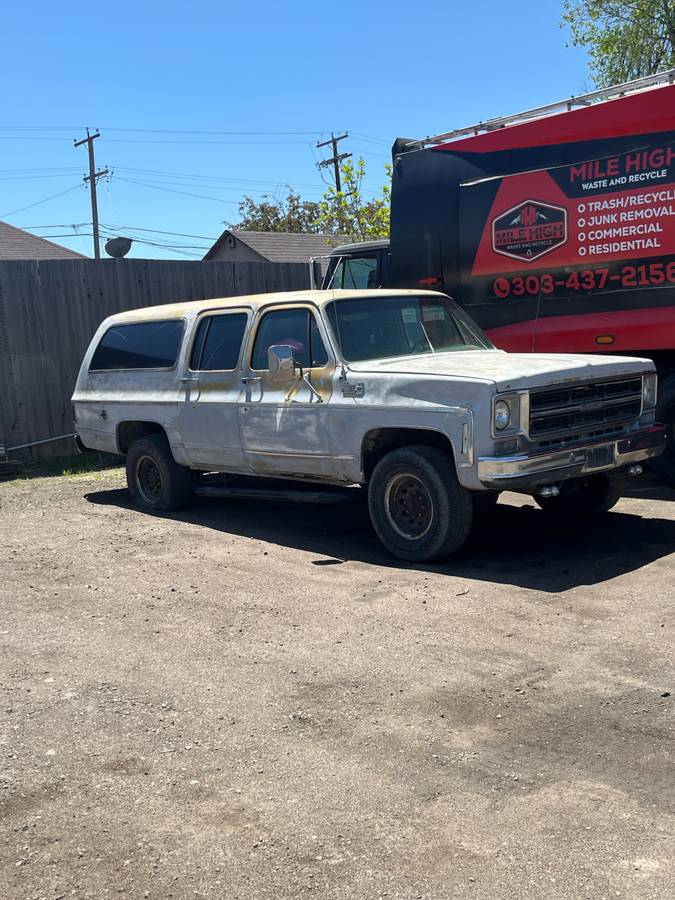 Gmc-Suburban-2500-1976-blue