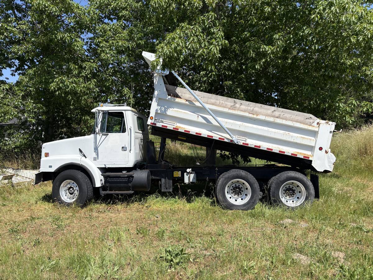 Gmc-Wb-diesel-1992-white-4