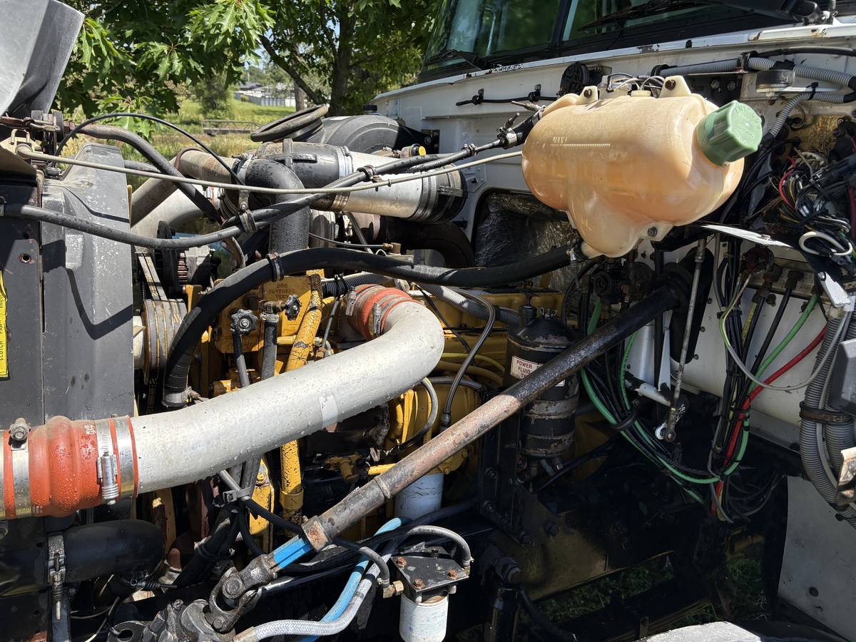 Gmc-Wb-diesel-1992-white-8