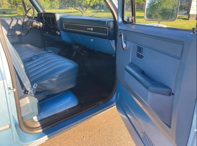 Gmc-quotsquare-bodyquot-pickup-1983-blue-4