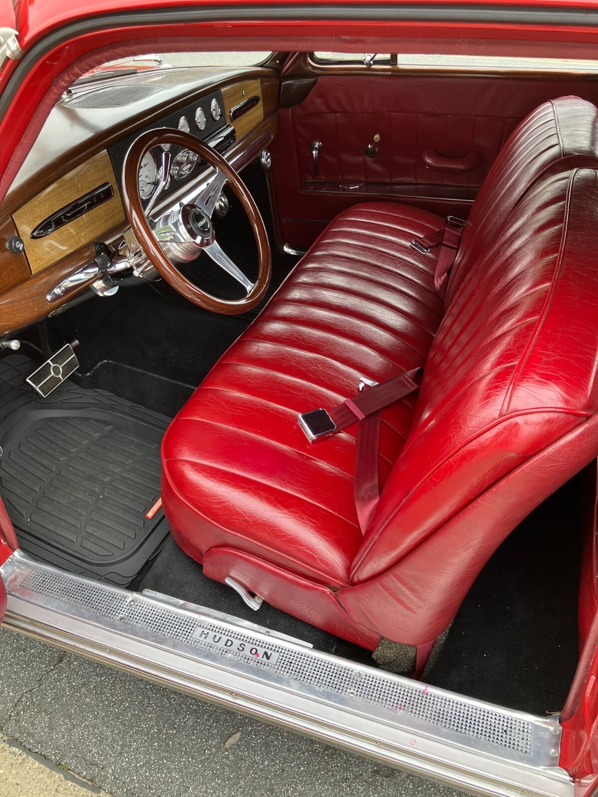 Hudson-CHRYSLER-440-ENGINE-727-TRANSMISSION-FORD-9-TRACTION-LOCK-REAR-1949-Coupe-8