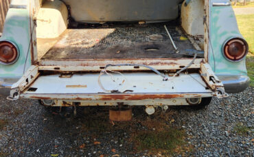 International-Harvester-Travelall-120-1962-SUV-1