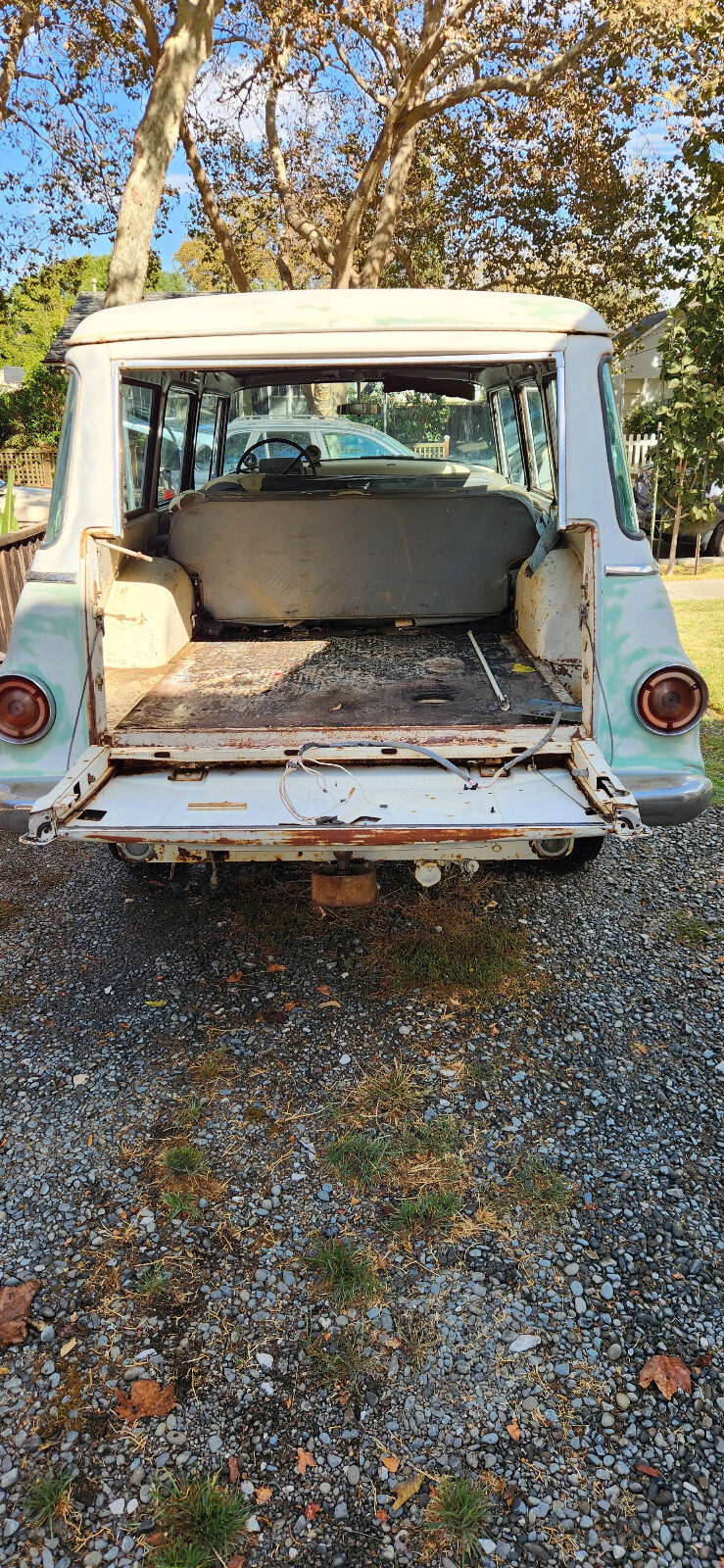 International-Harvester-Travelall-120-1962-SUV-1