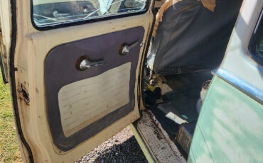 International-Harvester-Travelall-120-1962-SUV-4