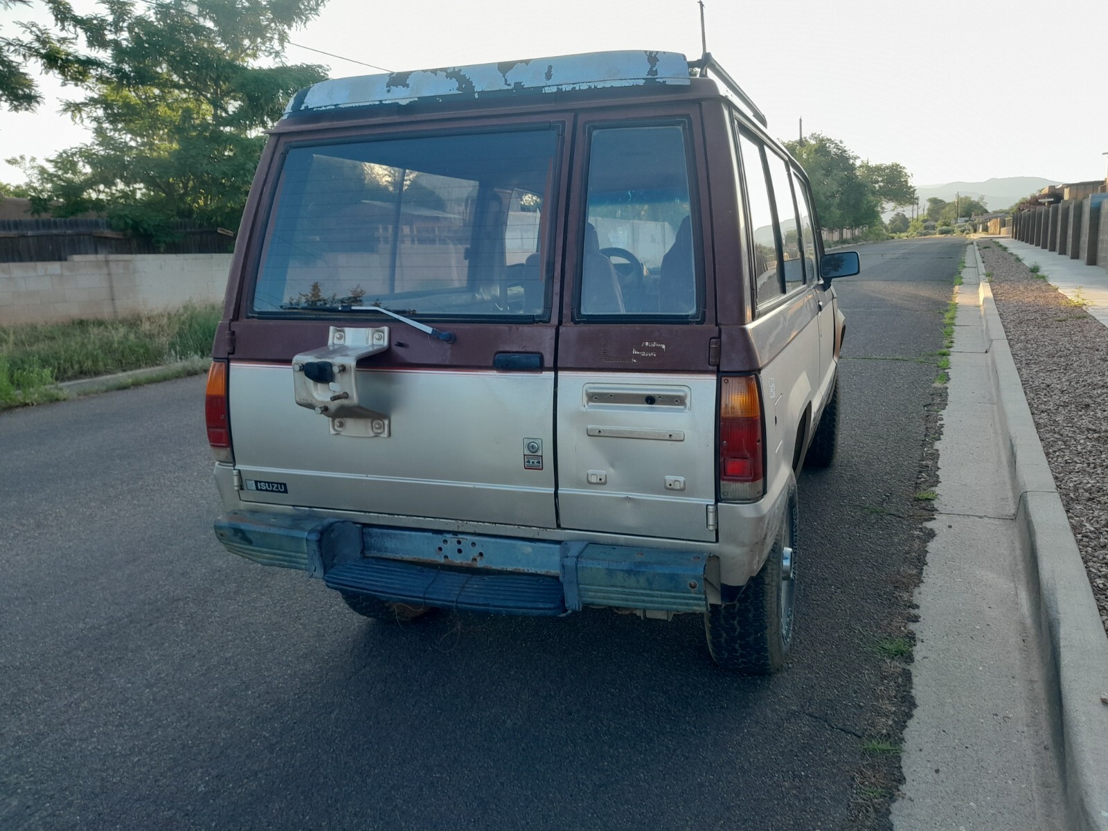 Isuzu-Trooper-1985-SUV-1