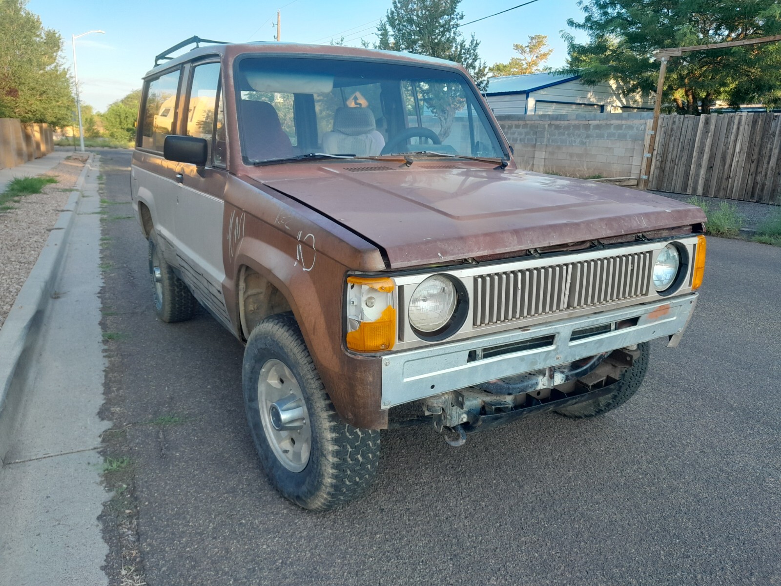Isuzu-Trooper-1985-SUV-11