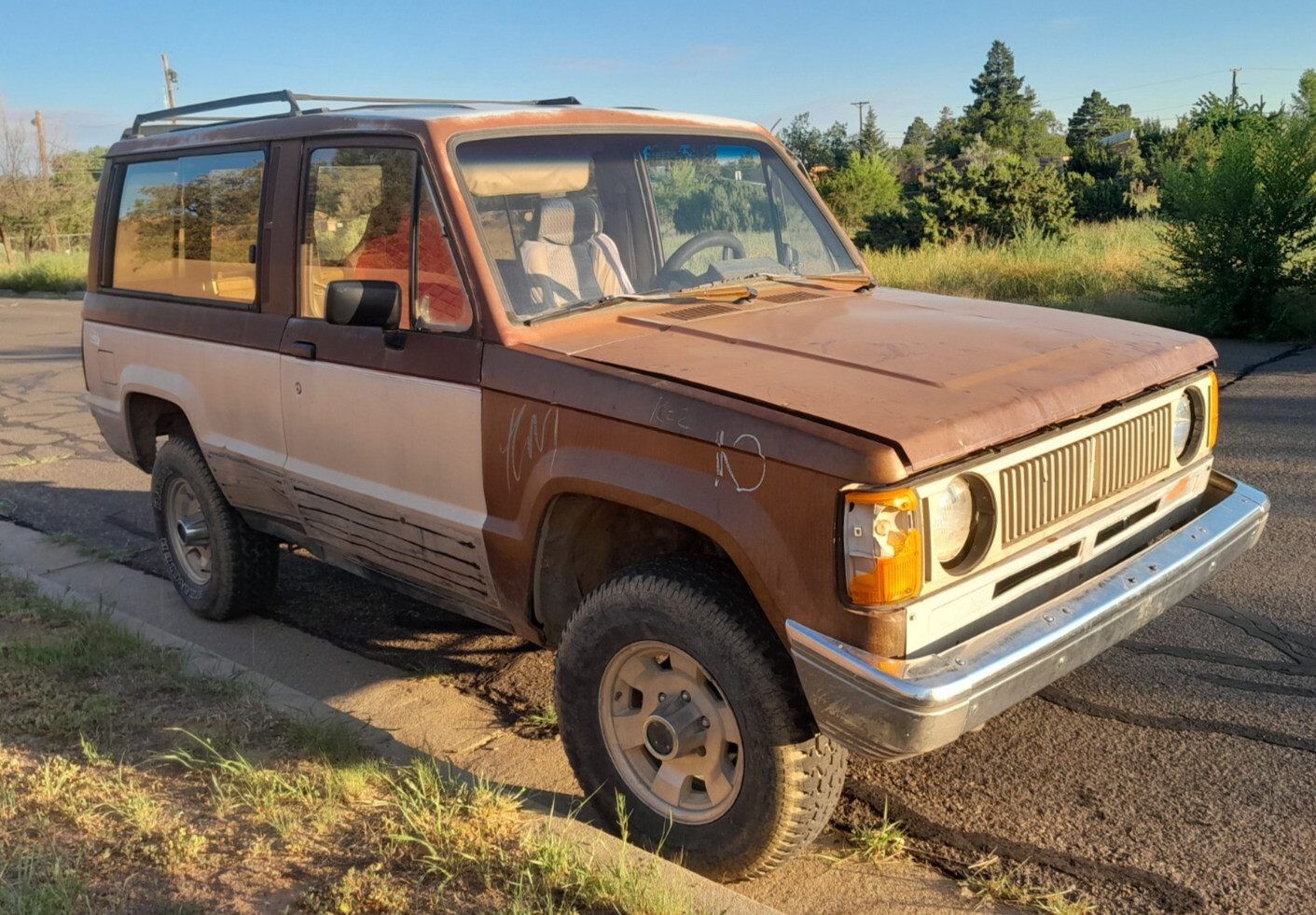 Isuzu-Trooper-1985-SUV