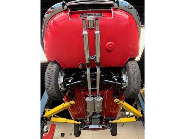 Jaguar-E-Type-1961-Roadster-21