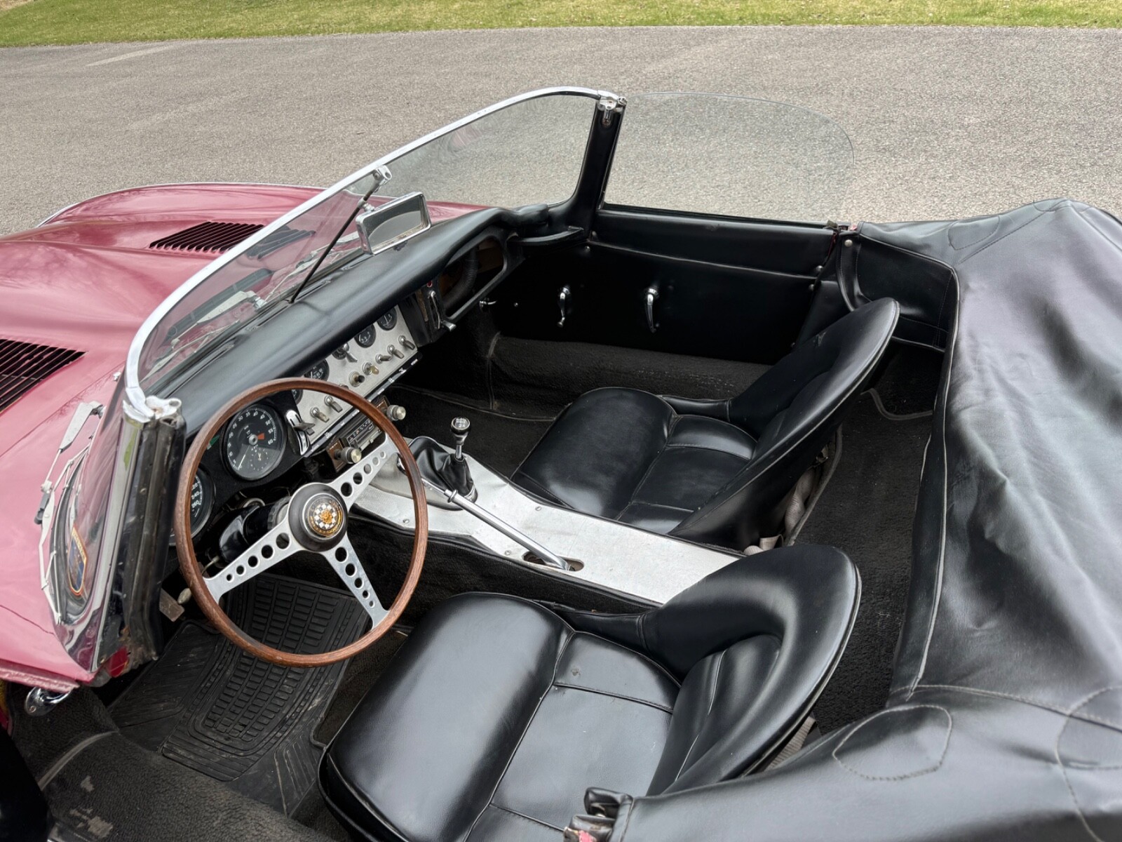 Jaguar-E-Type-1963-7