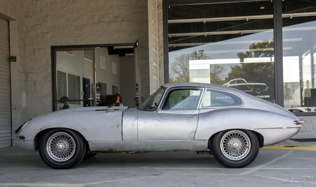 Jaguar-E-Type-1963-Coupe-1