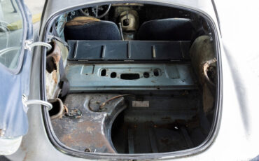 Jaguar-E-Type-1963-Coupe-12