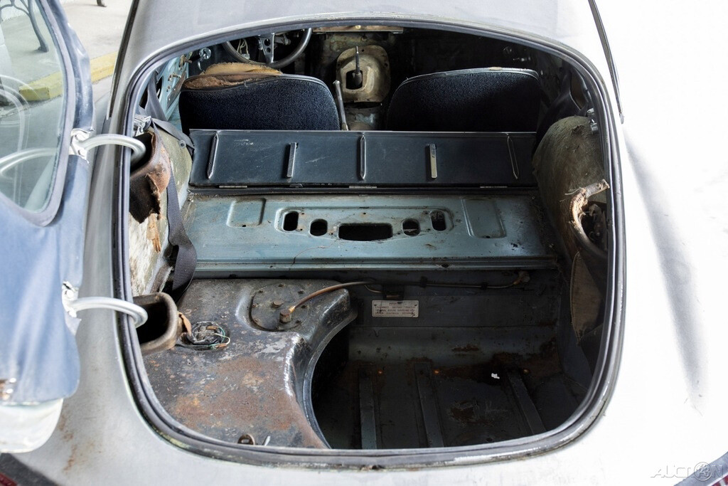 Jaguar-E-Type-1963-Coupe-12
