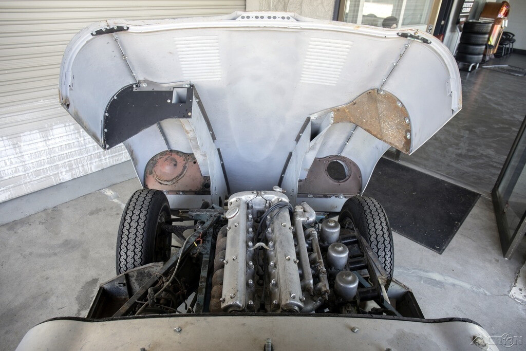 Jaguar-E-Type-1963-Coupe-13