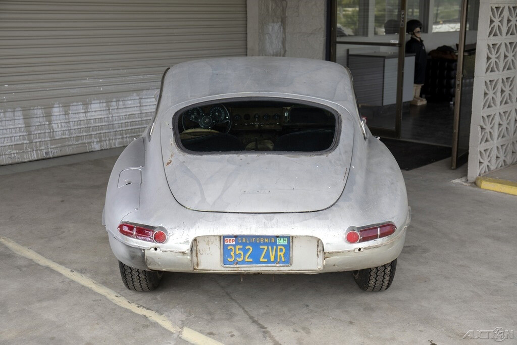 Jaguar-E-Type-1963-Coupe-3