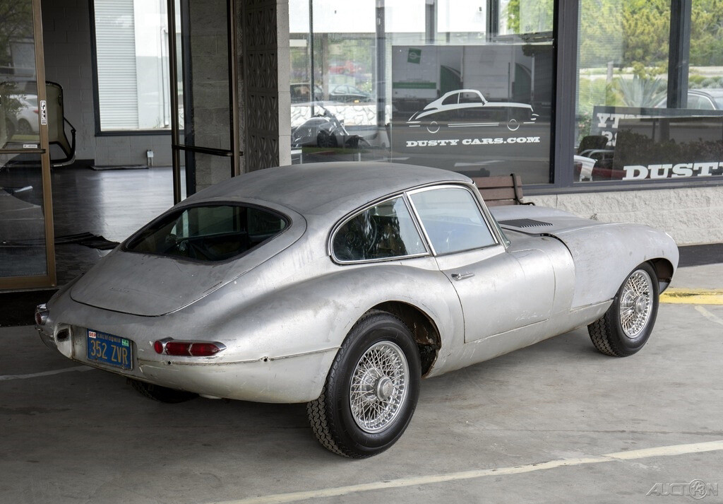 Jaguar-E-Type-1963-Coupe-4