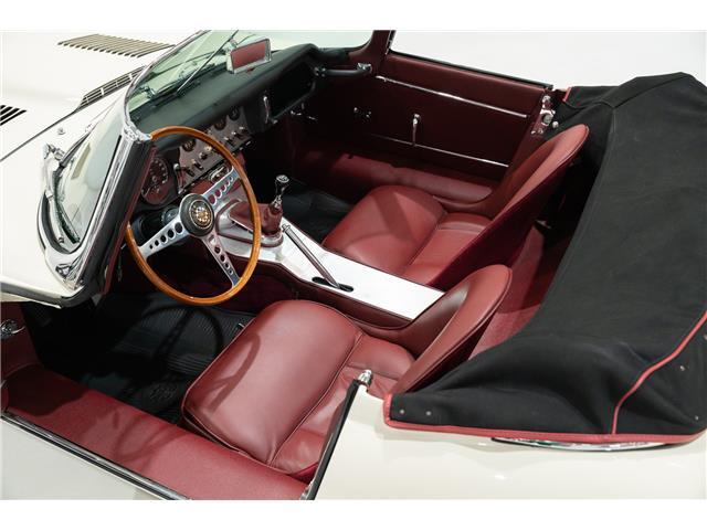 Jaguar-E-Type-1963-Roadster-17