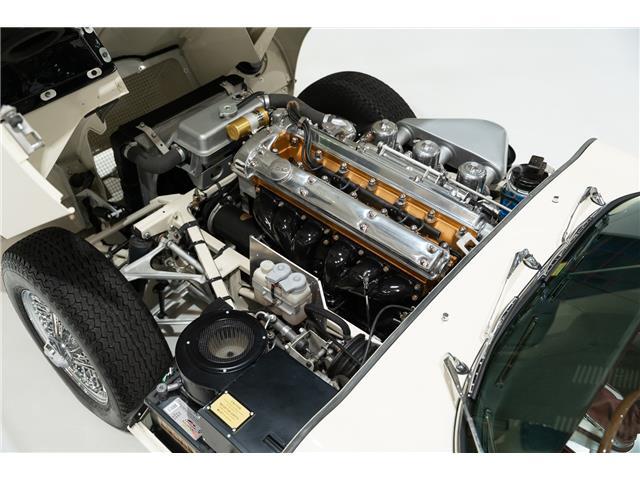 Jaguar-E-Type-1963-Roadster-21