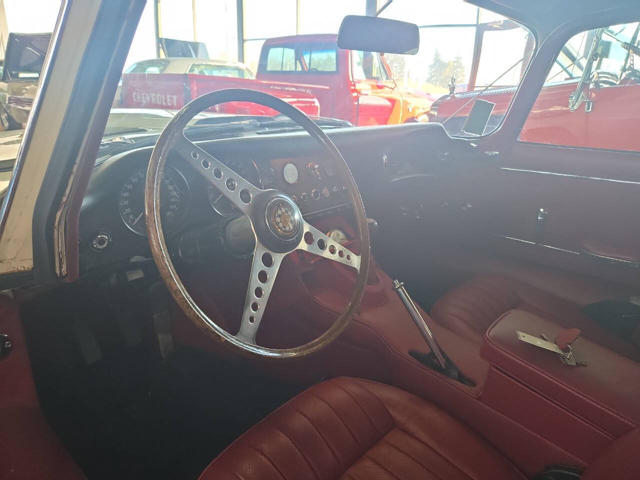Jaguar-E-Type-1964-Coupe-11