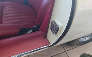 Jaguar-E-Type-1964-Coupe-13
