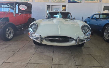 Jaguar-E-Type-1964-Coupe-2