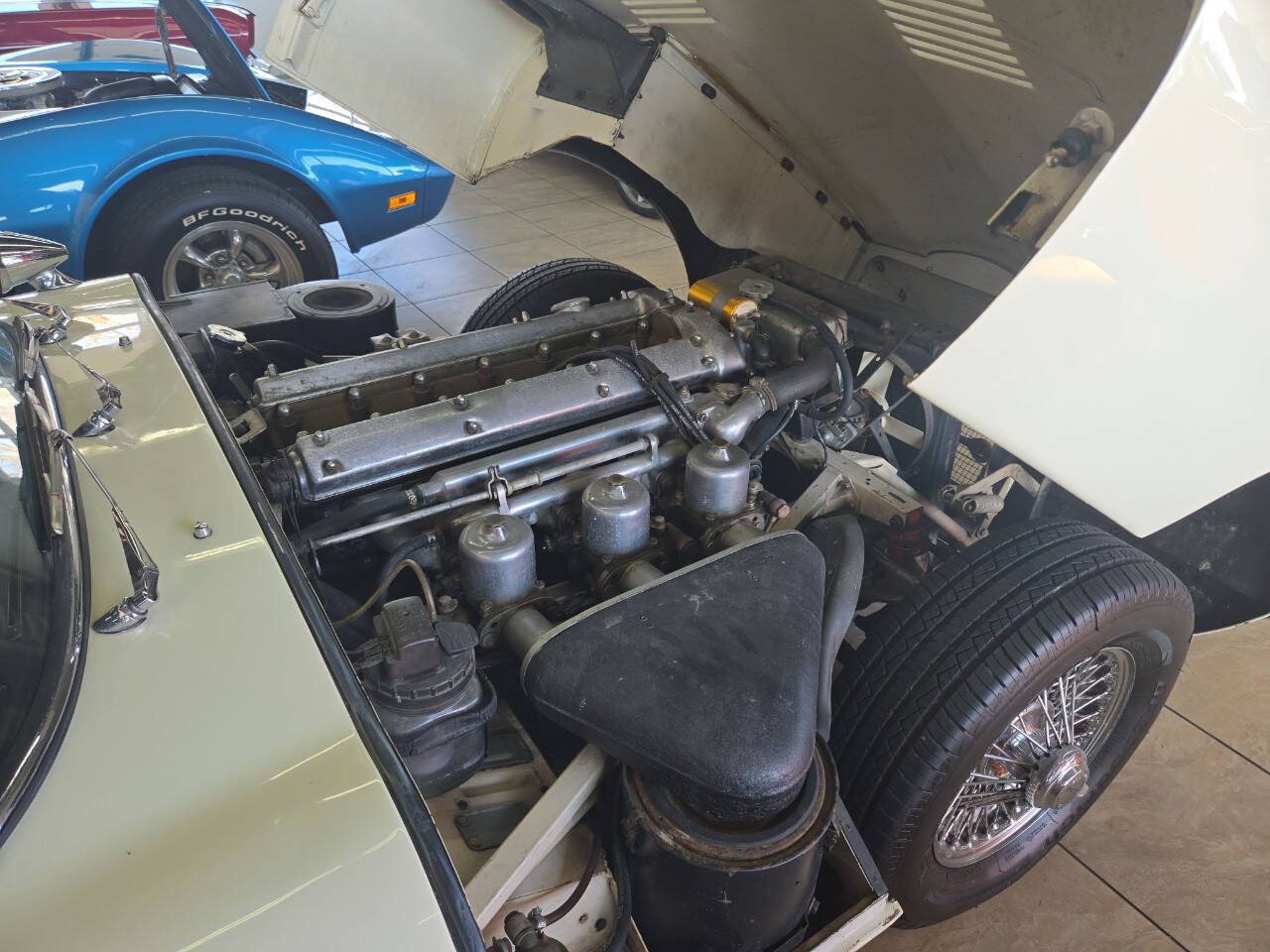 Jaguar-E-Type-1964-Coupe-9