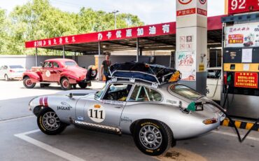 Jaguar-E-Type-1965-Coupe-12