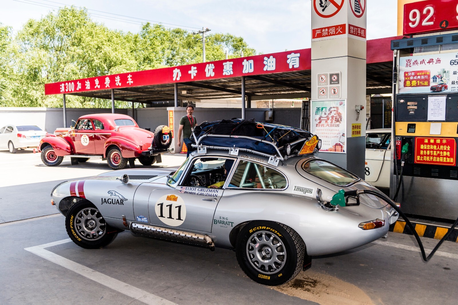 Jaguar-E-Type-1965-Coupe-12