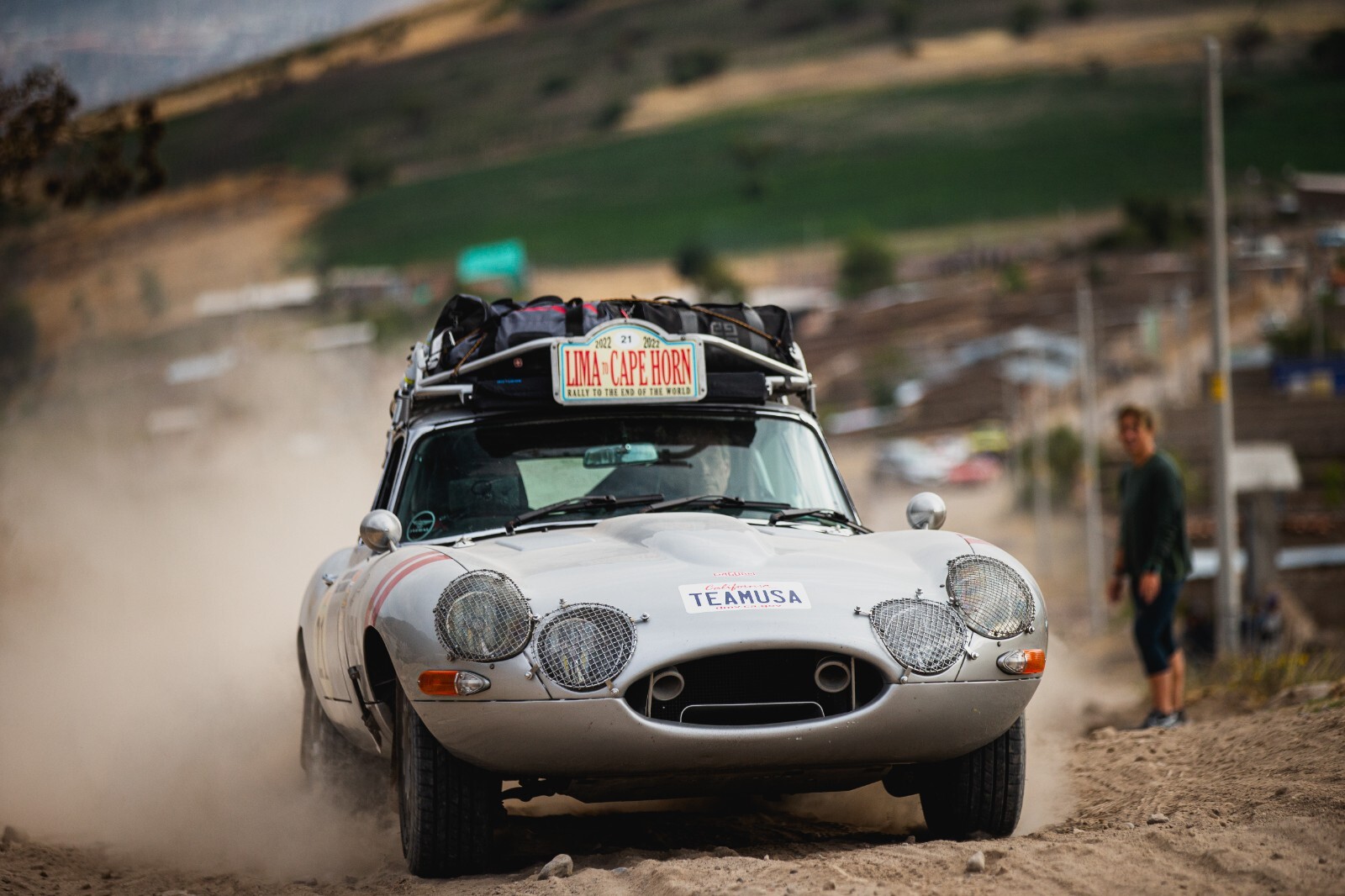 Jaguar-E-Type-1965-Coupe-14