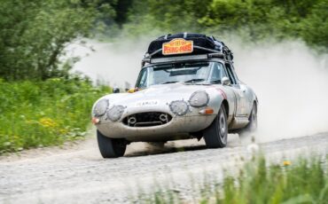 Jaguar-E-Type-1965-Coupe-17