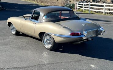 Jaguar-E-Type-1967-Convertible-2