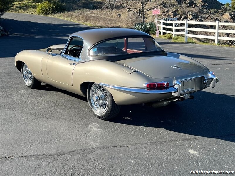 Jaguar-E-Type-1967-Convertible-2