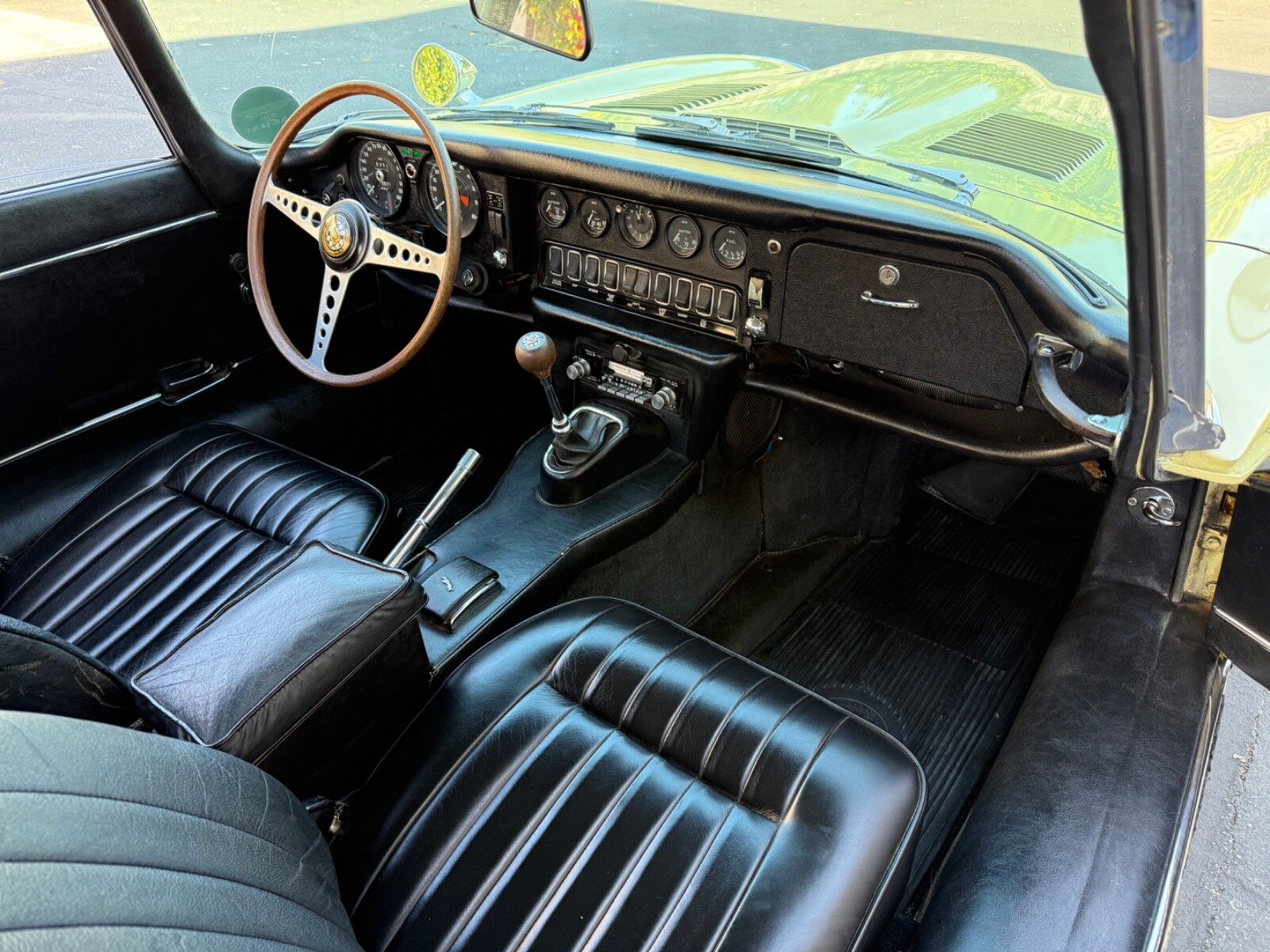 Jaguar-E-Type-1968-12