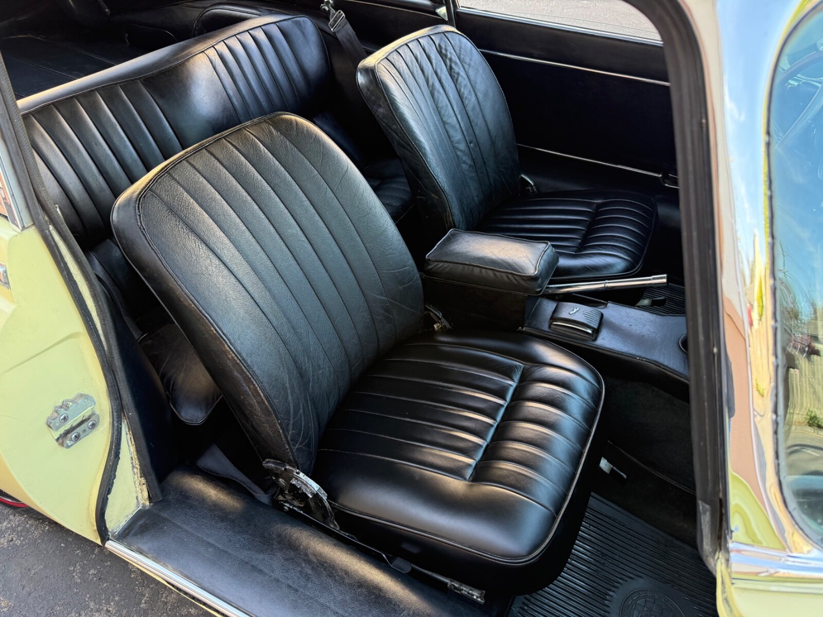 Jaguar-E-Type-1968-13