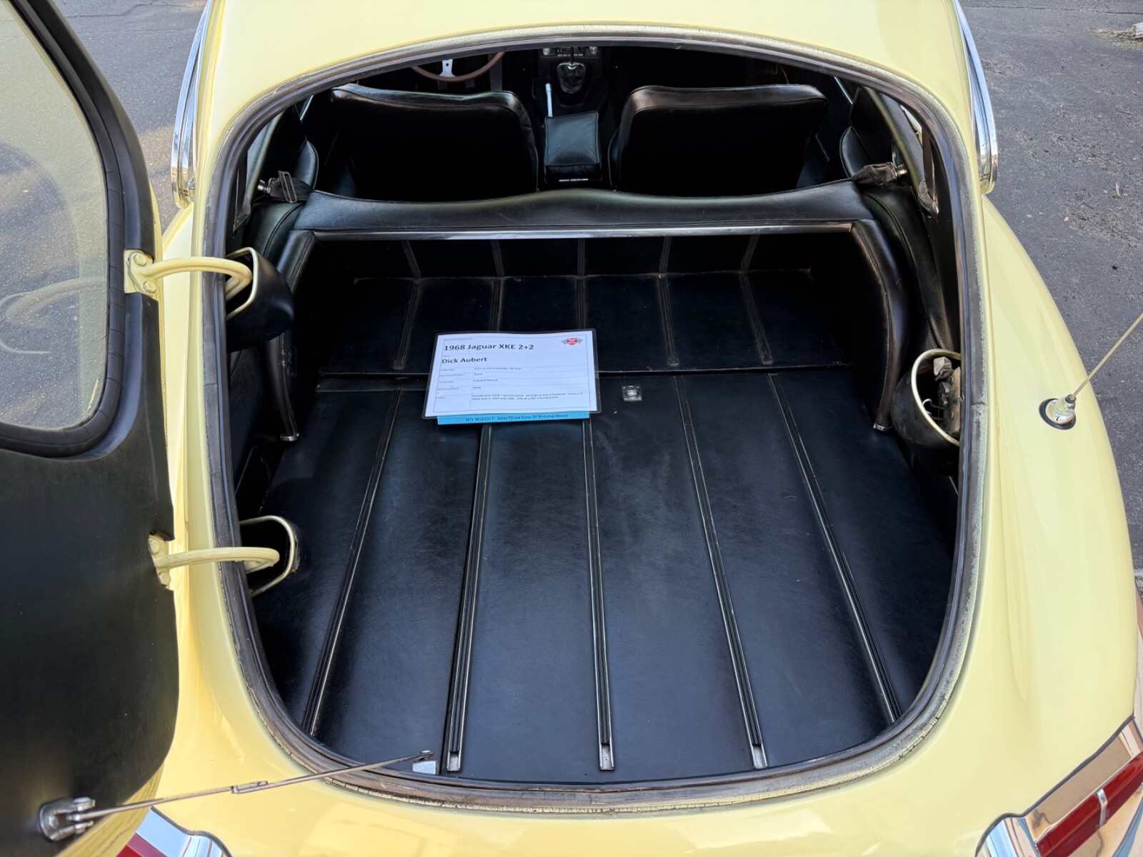 Jaguar-E-Type-1968-14