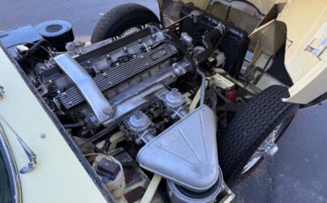 Jaguar-E-Type-1968-15