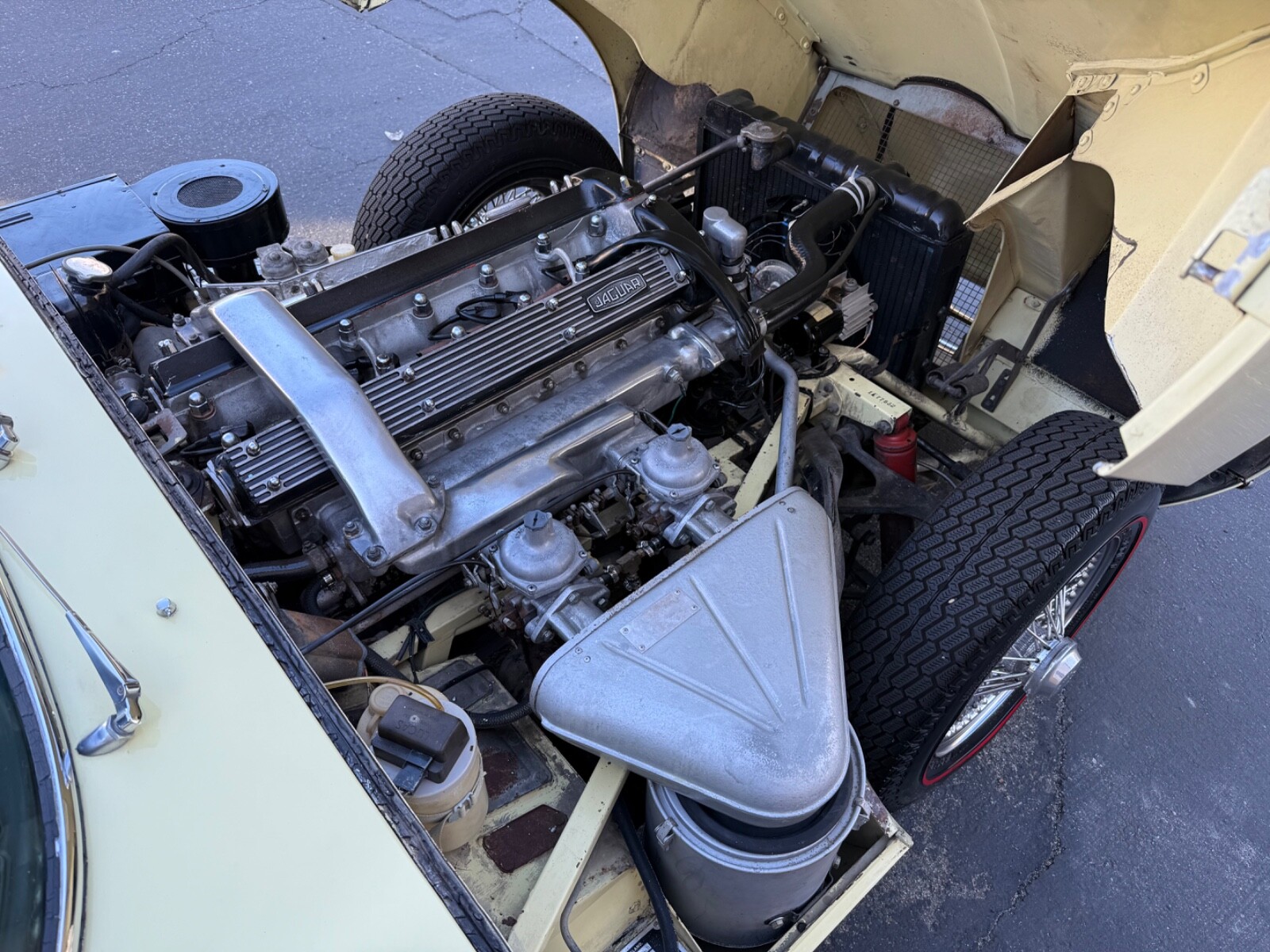 Jaguar-E-Type-1968-15